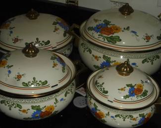 Set of 4 metal cookware skillet/2 pots/and pan all w/lids