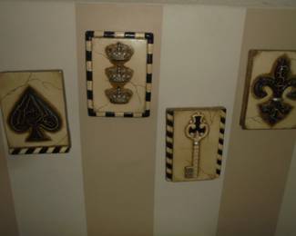 4 wall plaques