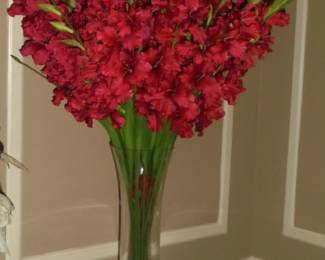 Tall glass vase w/flowers