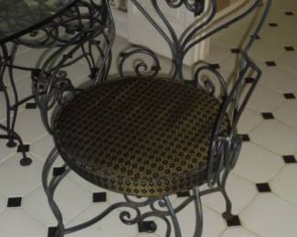 Round clear glass top iron table w/6 matching chairs 54"