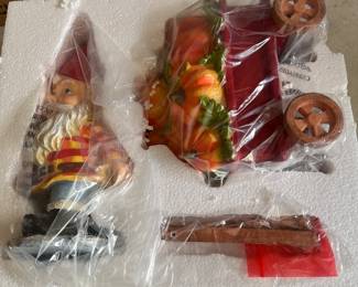 GNOME FGURINE WITH WAGON
