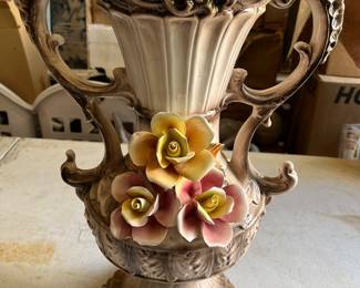 Capodimonte large vase. 