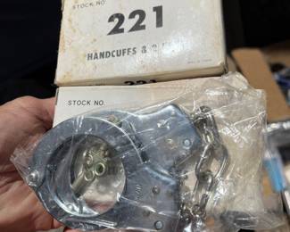 hand cuffs with keys