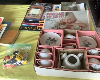 Childs porcelain dish set