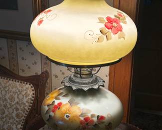 Antique gone with the wind lamp