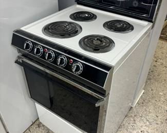 Apartment size stove