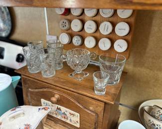 Spice rack, glasses