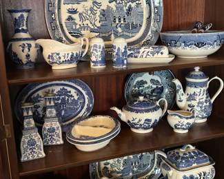 Gorgeous Blue Willow china 