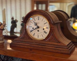 Vintage mantle clock