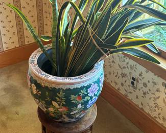 Very nice asian stand, planter, and plant