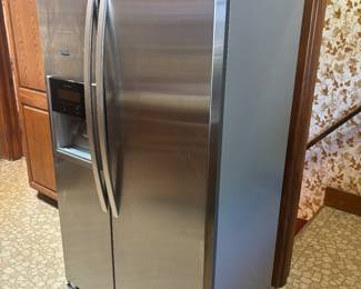 Nice Kenmore side by side stainless refrigerator freezer