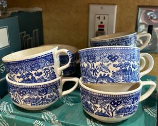 Blue Willow cups