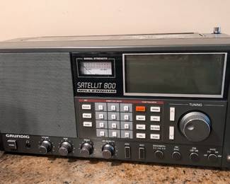 Grundig Satellit 800 AM/FM/SW Radio