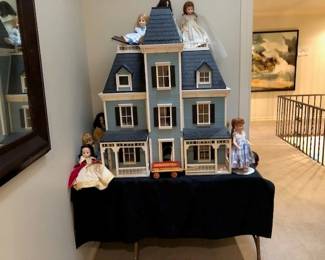 Doll house and vintage dolls