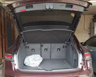 2023 Porsche Macan Trunk view