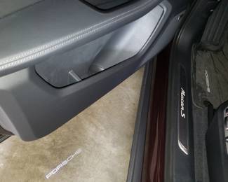 2023 Porsche Macan Driver side door