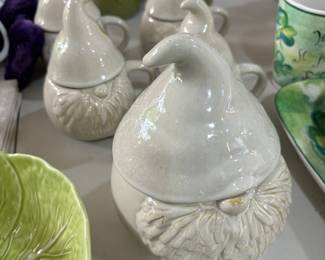 Great little nome jars.