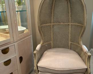 Vintage Continental Balloon Chair. Excellent Condition.  60"X29"