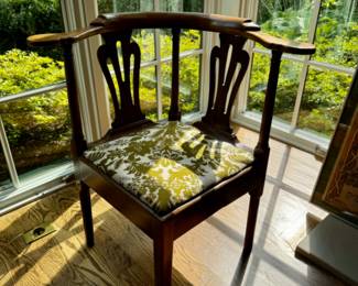 English mahogany corner chair c. 1800