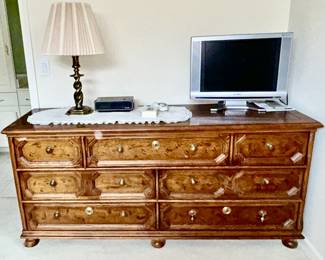 Henredon dresser, brass lamp