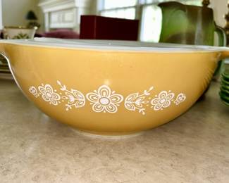 Vintage Pyrex "Flower Bouquet" nest of 4 Cinderella bowls (second view)
