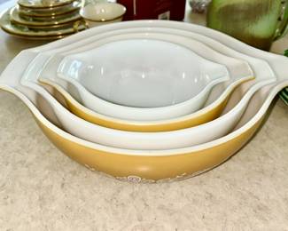 Vintage Pyrex "Flower Bouquet" nest of 4 Cinderella bowls