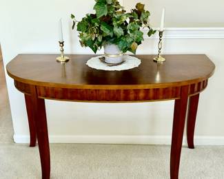 Sofa table, brass candlesticks