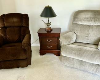 Two La-Z-Boy reclining chairs, side table, bird lamp
