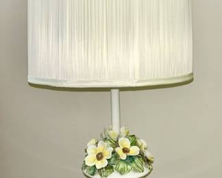 Vintage lamp with porcelain flower decor
