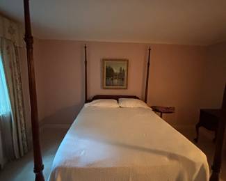 QUEEN 4 POSTER BED 