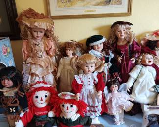 Doll Collectables, Christmas Raggedy Ann and Annie