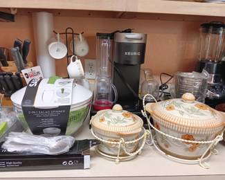 Large amount of kitchen ware