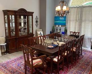 Beautiful Dining Table and Chairs.