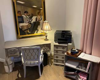Super cute French office setup in Poelcappelle gray.