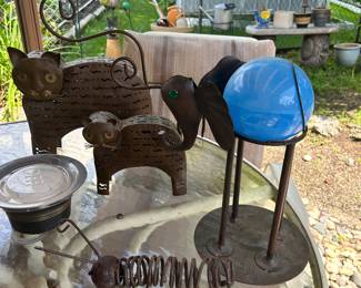 metal outdoor cats, set