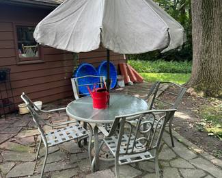 Outdoor patio set with umbrella
