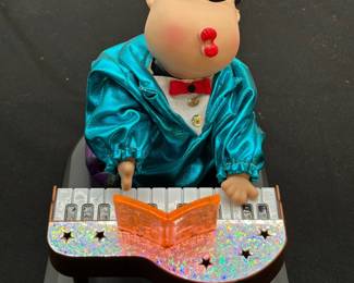 Boneco Pianist Which Appears To Be A Music Box