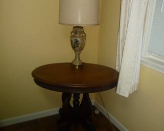 several side tables / many lamps