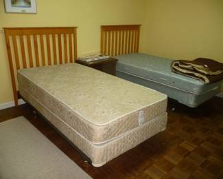 twin beds 