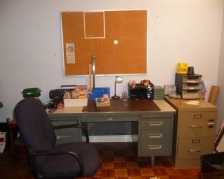 metal office desk / office Items 