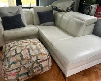 Italian Leather Sectional - 1 additional Piece, nice Cushion Table