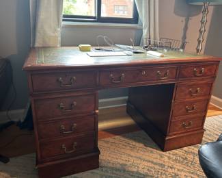 Nice Classic Desk With Removable Leather Top