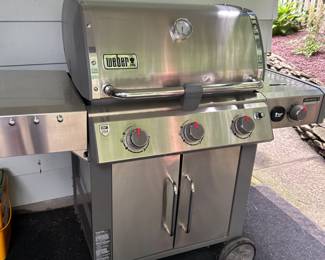 Weber Grill w Cover - Like New