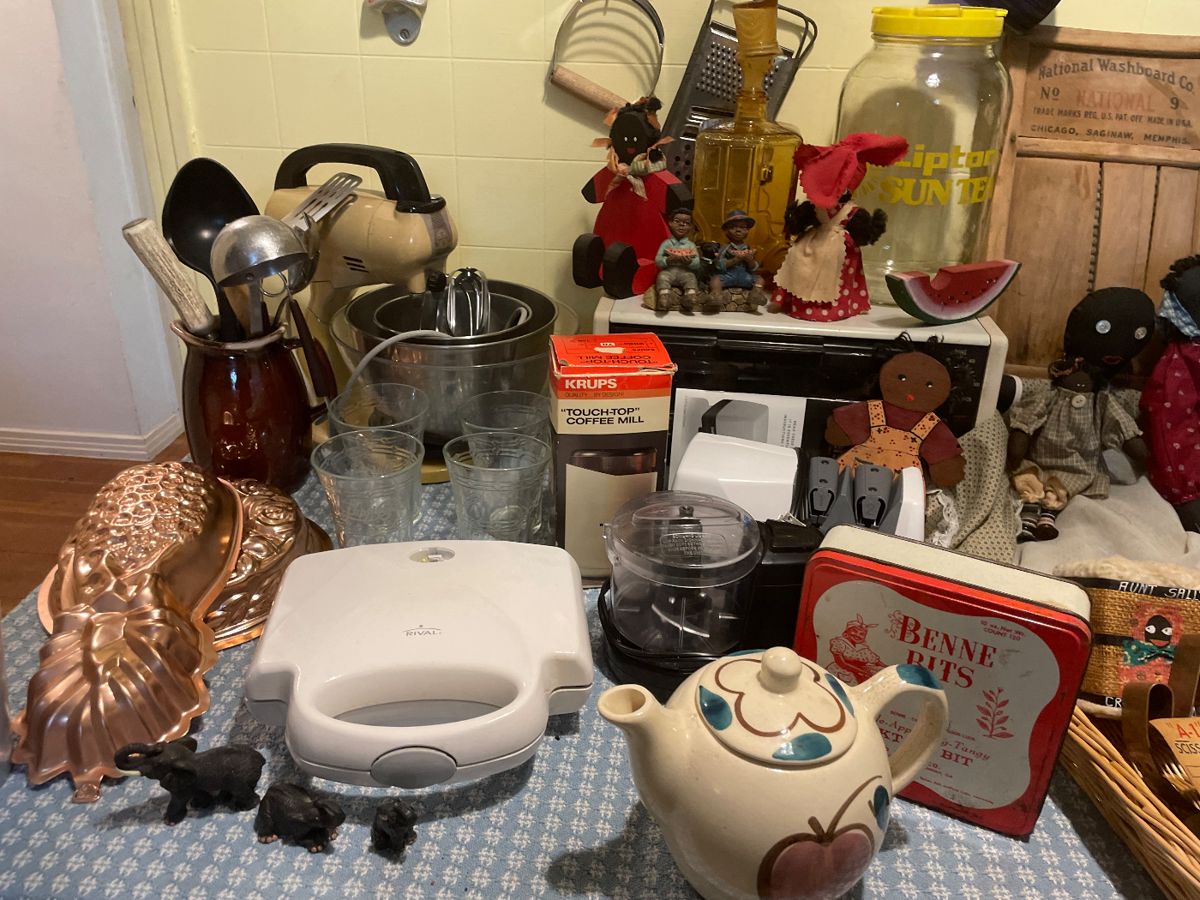 PRIMITIVE KITCHENWARE