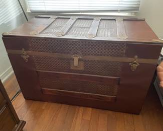 ANTIQUE TRUNK