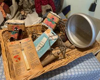 PRIMITIVE KITCHENWARE