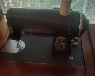 ANTIQUE SEWING MACHINE