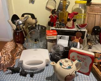 PRIMITIVE KITCHENWARE