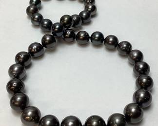 TAHITIAN PEARL NECKLACE, 14KT WHITE GOLD BEAD CLASP, 18’’ L, 91.5g TOTAL WEIGHT, AIGL APPRAISAL $5,870.00, 
