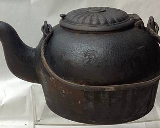 CAST IRON #4 TEA KETTLE, 11 W